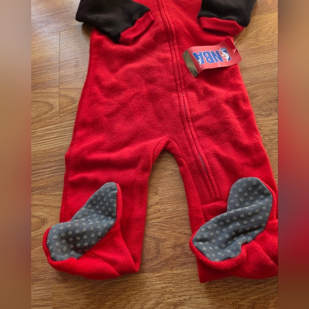 NBA Atlanta Hawks Footie Pajama One Piece NWT 0-3M, 3-6M, 6-9M Red Black - Picture 5 of 8
